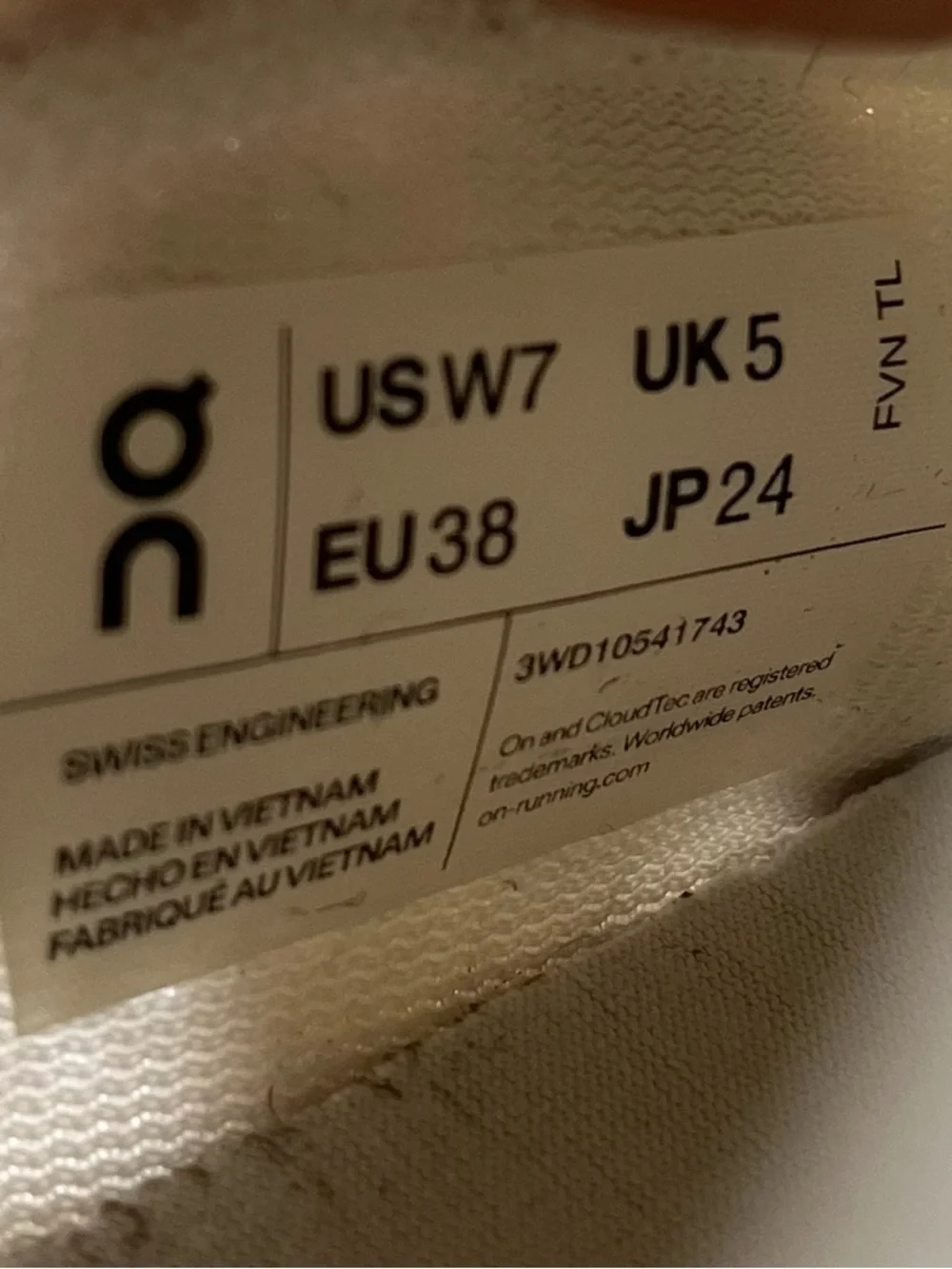 On Cloud 5 Coast LIGHTWEIGHT Womens Size 7 Running Shoes Sneakers Undyed White - Picture 11 of 12